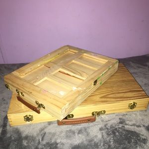 Art supply case with canvases holder Carrie case